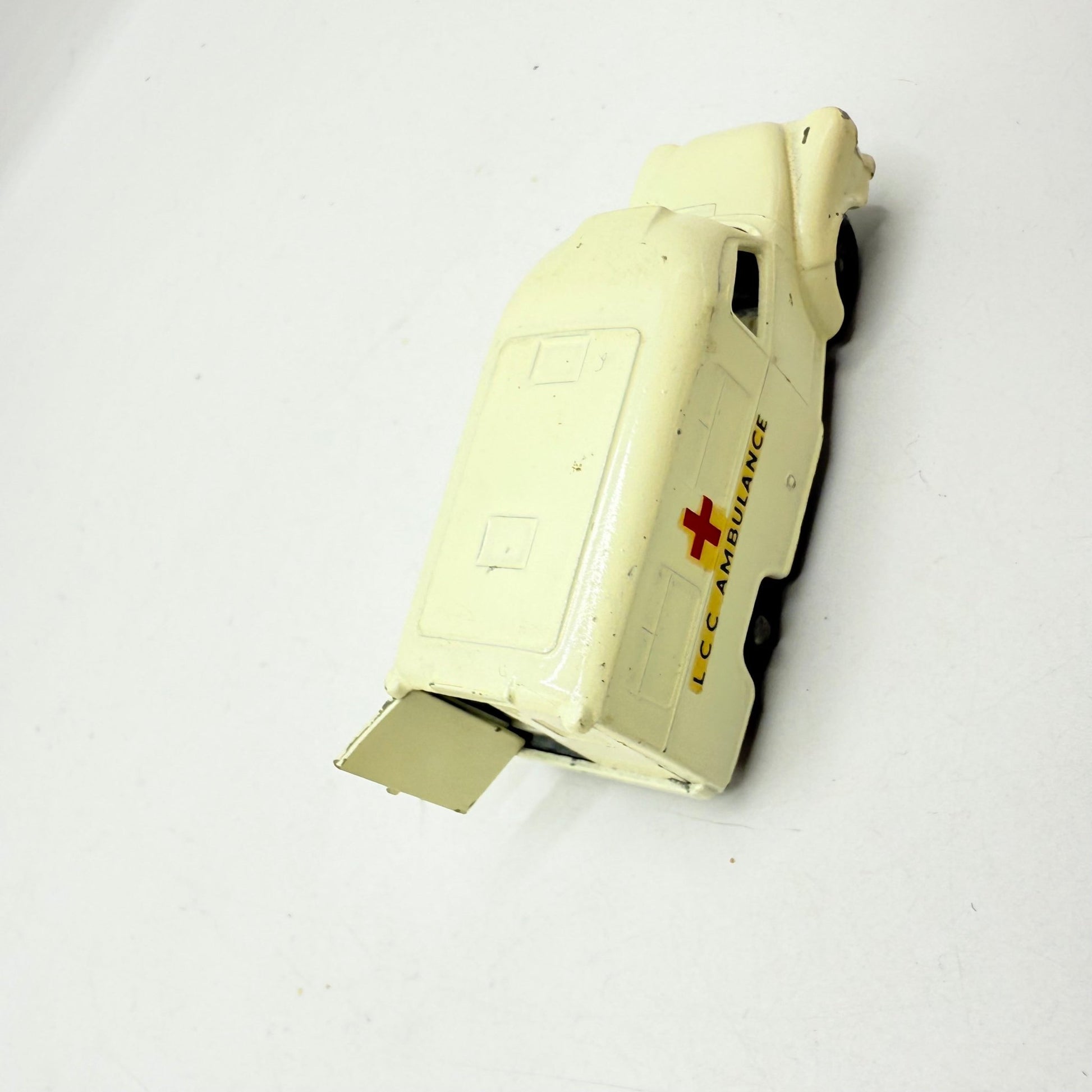 Matchbox Lesney 14c Bedford Lomas Ambulance BPW - Magic Matchbox