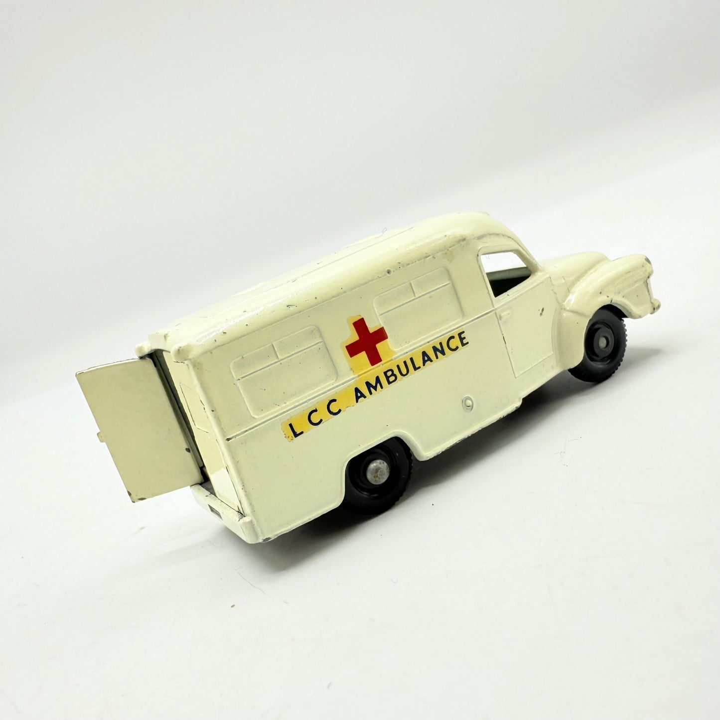 Matchbox Lesney 14c Bedford Lomas Ambulance BPW - Magic Matchbox