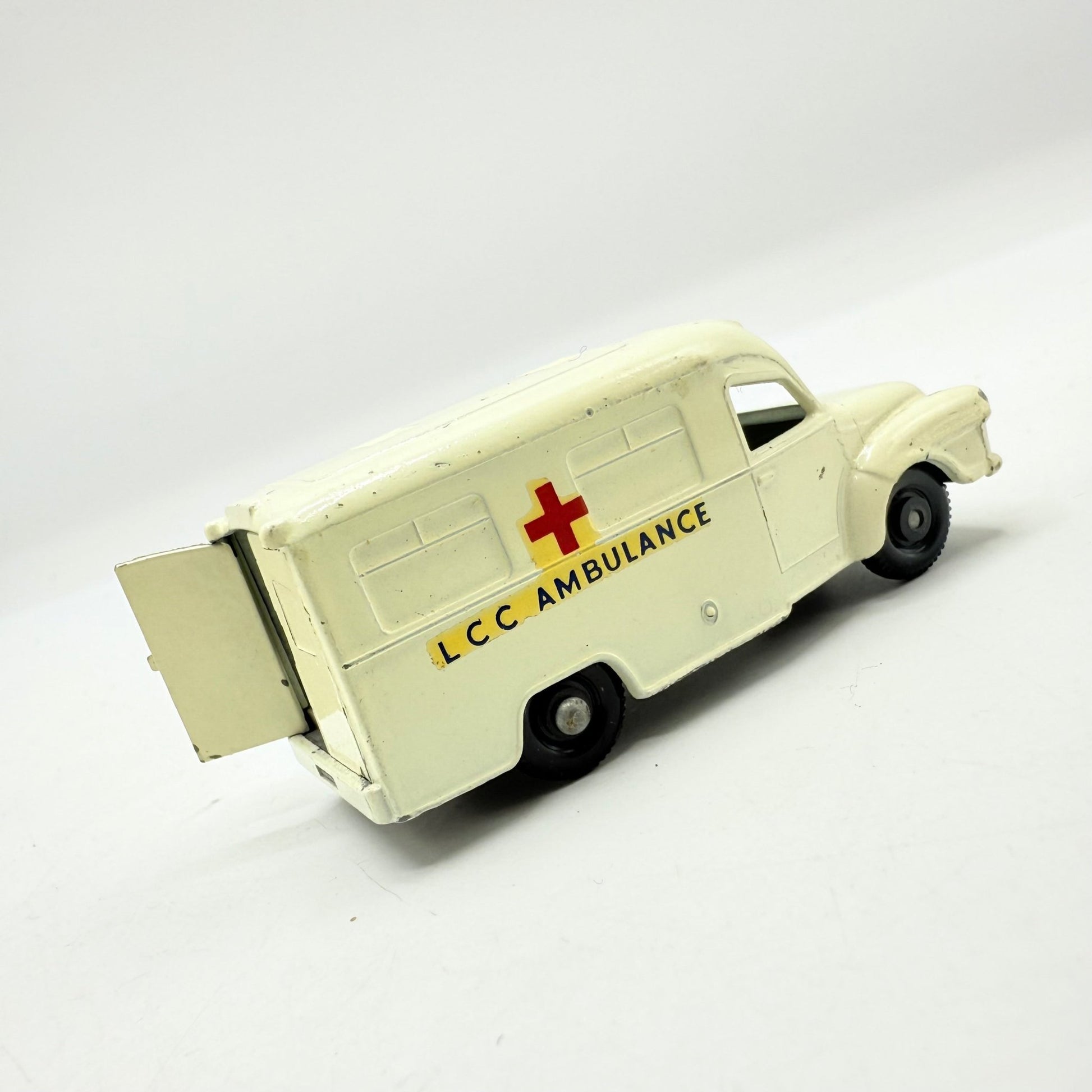 Matchbox Lesney 14c Bedford Lomas Ambulance BPW - Magic Matchbox