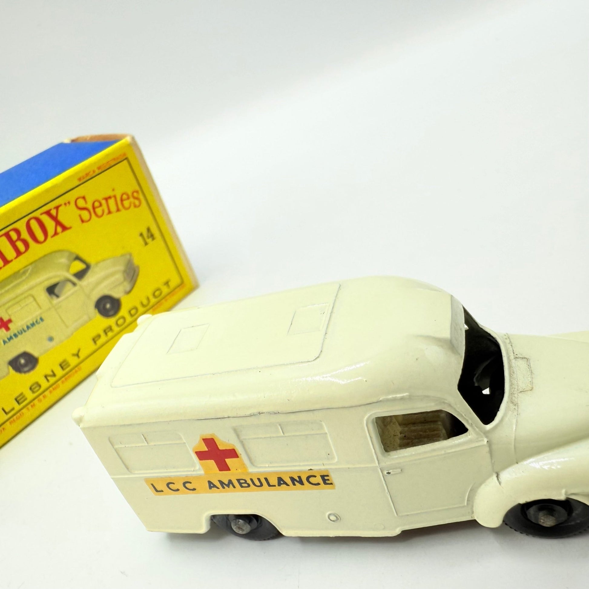 Matchbox Lesney 14c Bedford Lomas Ambulance BPW - Magic Matchbox