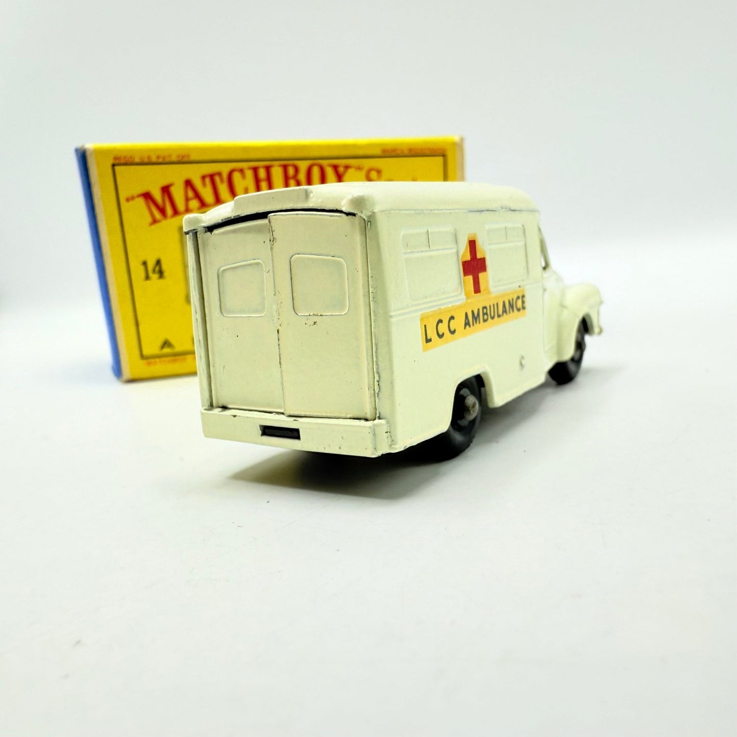 Matchbox Lesney 14c Bedford Lomas Ambulance BPW - Magic Matchbox