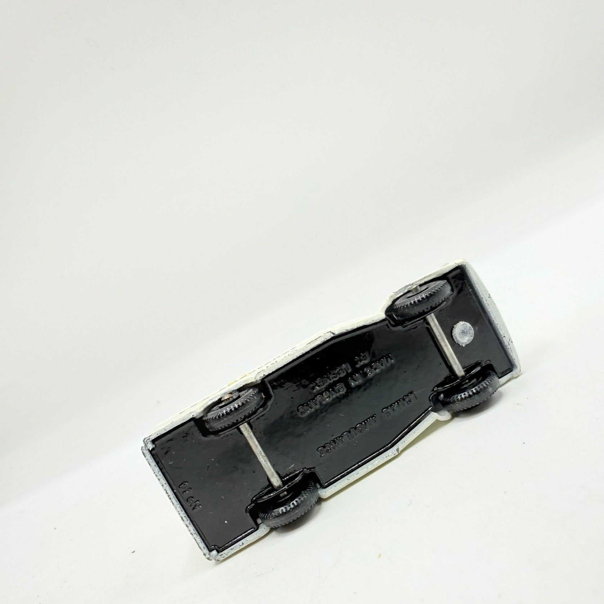 Matchbox Lesney 14c Bedford Lomas Ambulance BPW - Magic Matchbox