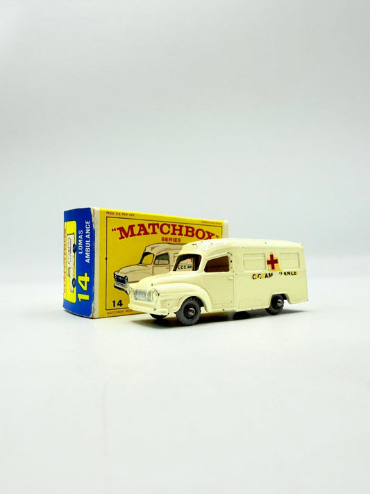 Matchbox Lesney 14c Lomas Ambulance GPW Smooth Roof - Magic Matchbox