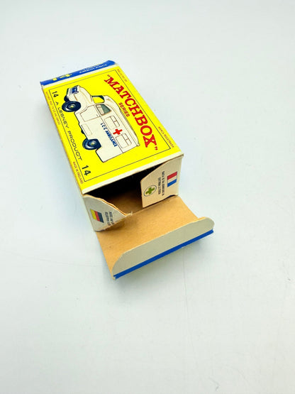 Matchbox Lesney 14c Lomas Ambulance GPW Smooth Roof - Magic Matchbox