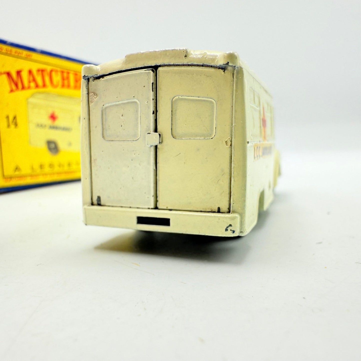 Matchbox Lesney 14c Lomas Ambulance SPW CRISS - CROSS Roof - Magic Matchbox