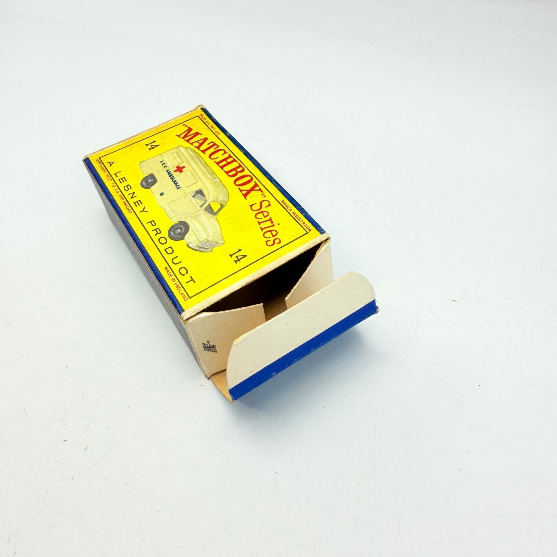 Matchbox Lesney 14c Lomas Ambulance SPW CRISS - CROSS Roof - Magic Matchbox