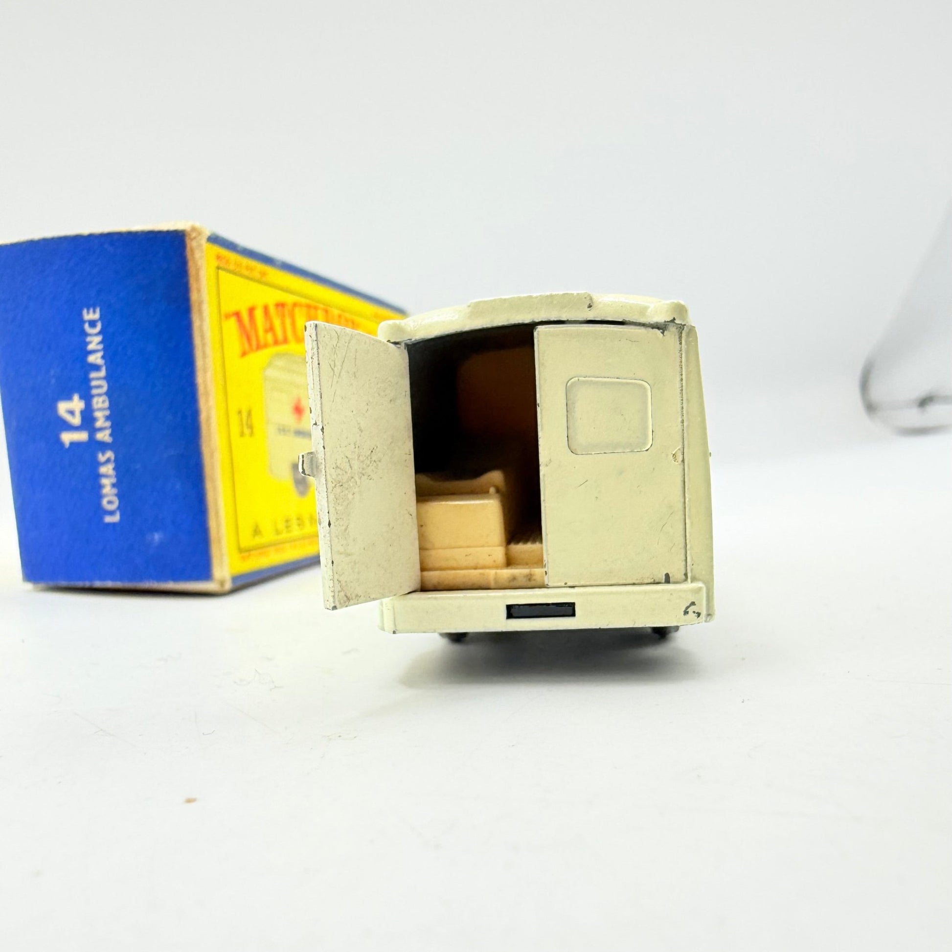 Matchbox Lesney 14c Lomas Ambulance SPW CRISS - CROSS Roof - Magic Matchbox