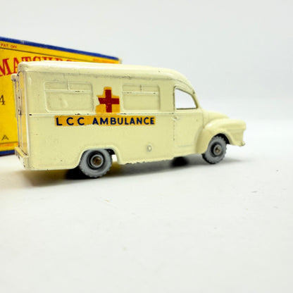 Matchbox Lesney 14c Lomas Ambulance SPW CRISS - CROSS Roof - Magic Matchbox