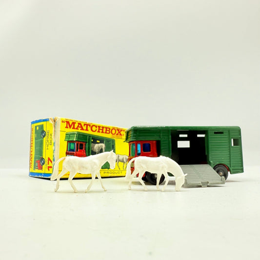 Matchbox Lesney 17e AEC Horsebox With Horses - Magic Matchbox