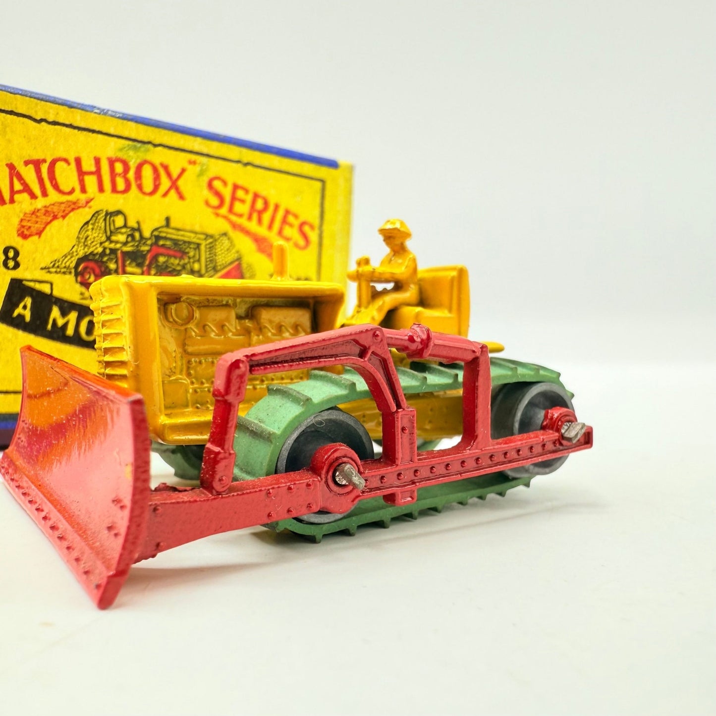 Matchbox Lesney 18a Caterpillar Bulldozer with tracks - Magic Matchbox