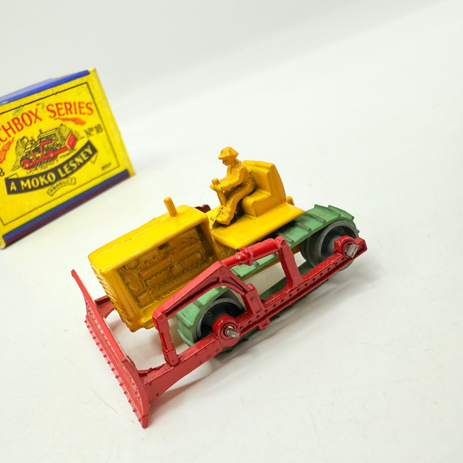 Matchbox Lesney 18a Caterpillar Bulldozer with tracks - Magic Matchbox