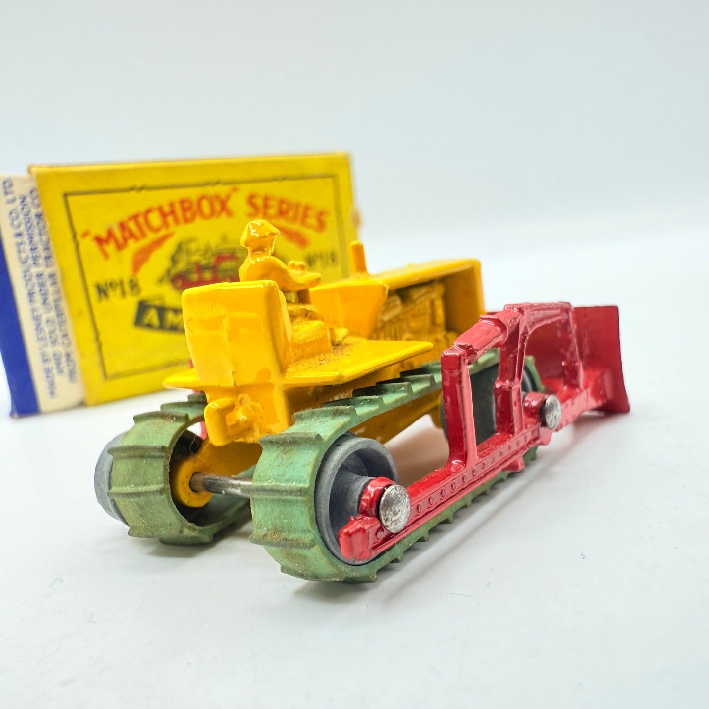 Matchbox Lesney 18a Caterpillar Bulldozer with tracks - Magic Matchbox