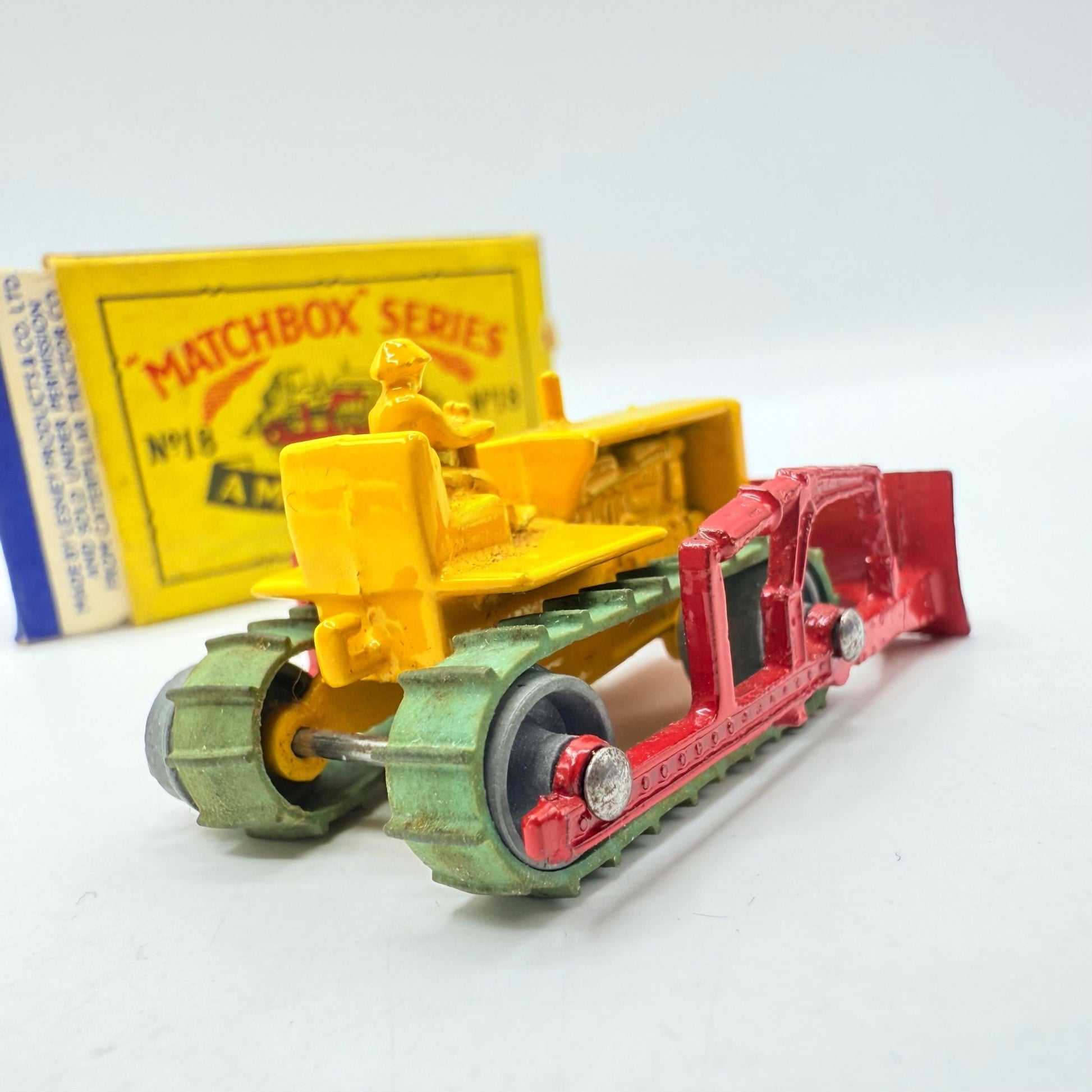 Matchbox Lesney 18a Caterpillar Bulldozer with tracks - Magic Matchbox