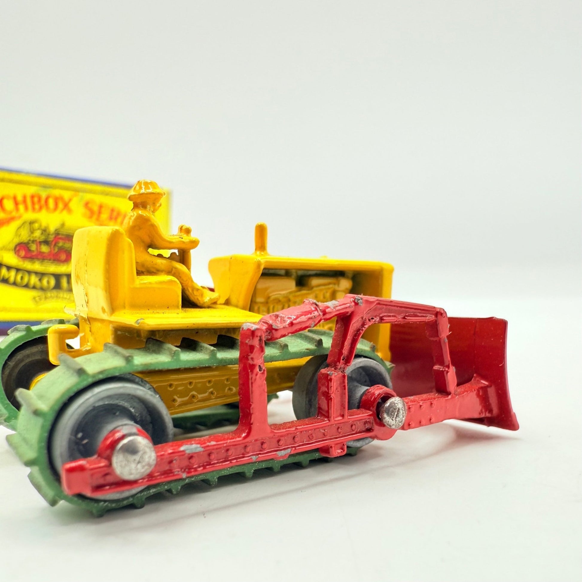 Matchbox Lesney 18a Caterpillar Bulldozer with tracks - Magic Matchbox