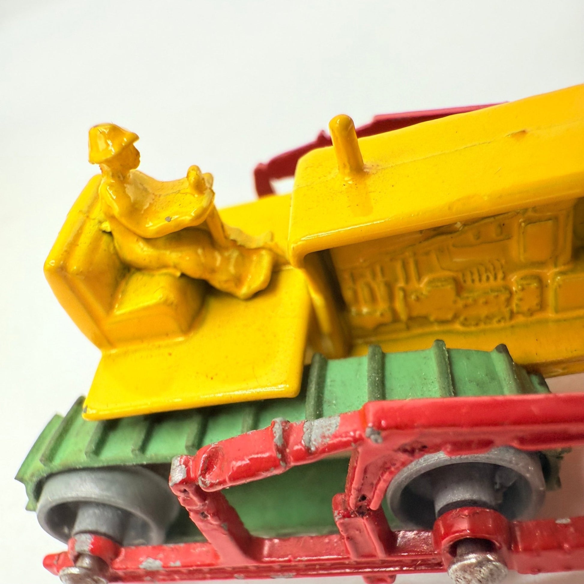 Matchbox Lesney 18a Caterpillar Bulldozer with tracks - Magic Matchbox