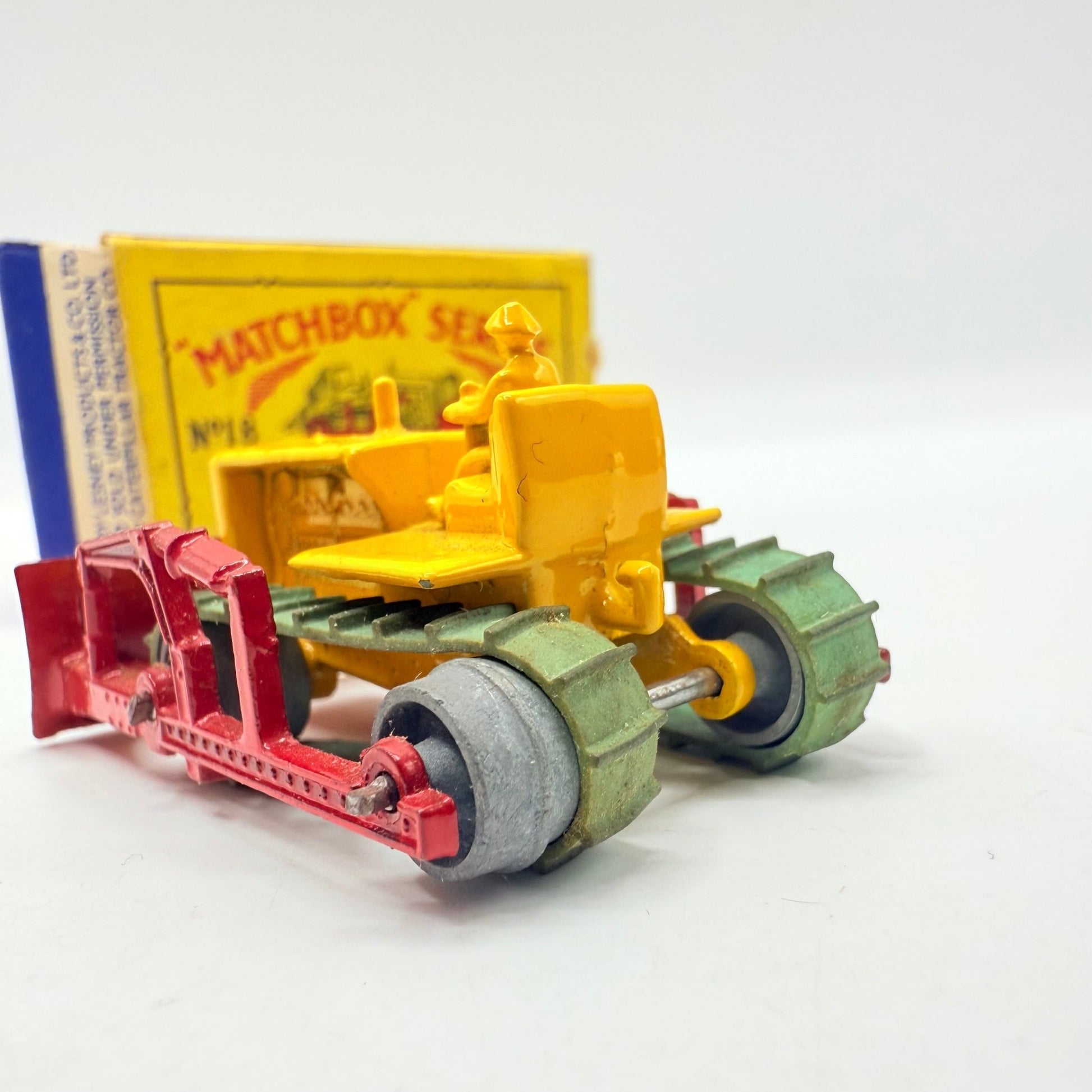 Matchbox Lesney 18a Caterpillar Bulldozer with tracks - Magic Matchbox