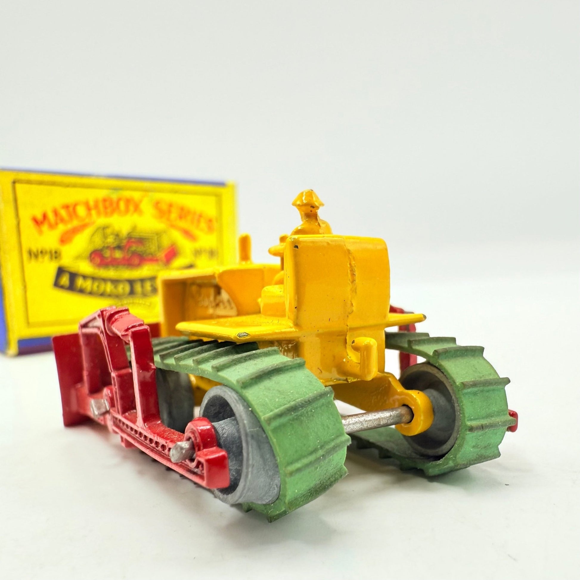 Matchbox Lesney 18a Caterpillar Bulldozer with tracks - Magic Matchbox