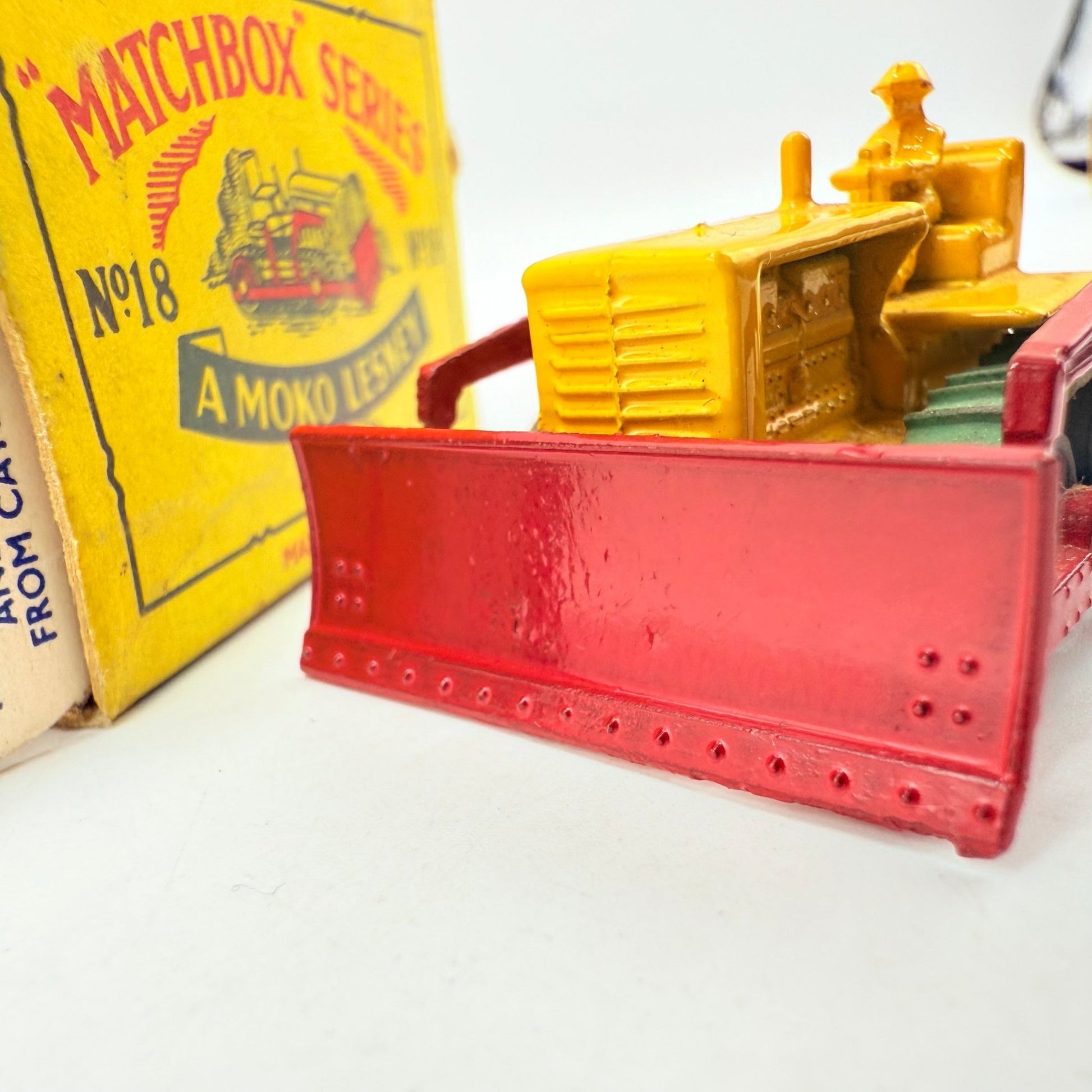 Matchbox Lesney 18a Caterpillar Bulldozer with tracks - Magic Matchbox
