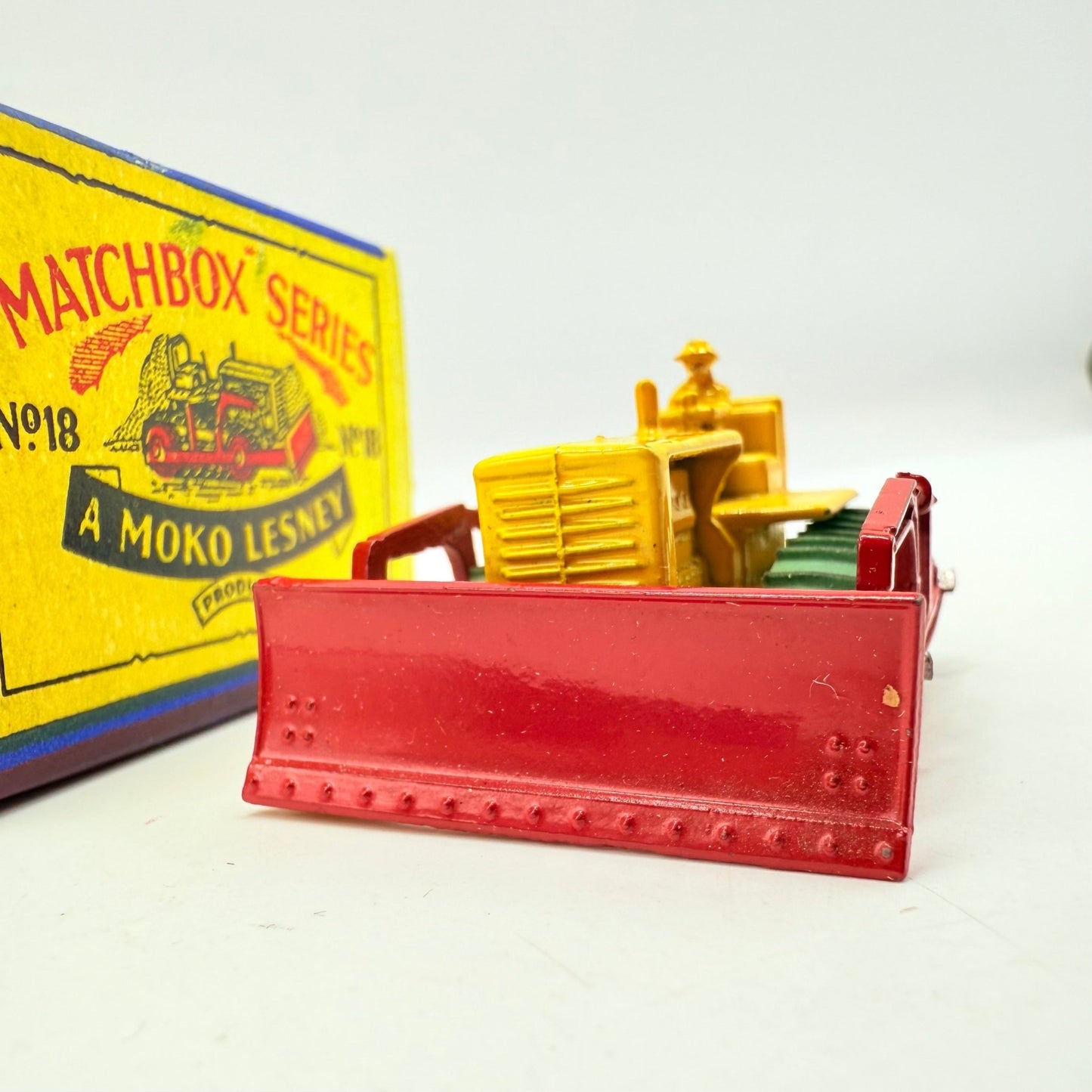 Matchbox Lesney 18a Caterpillar Bulldozer with tracks - Magic Matchbox