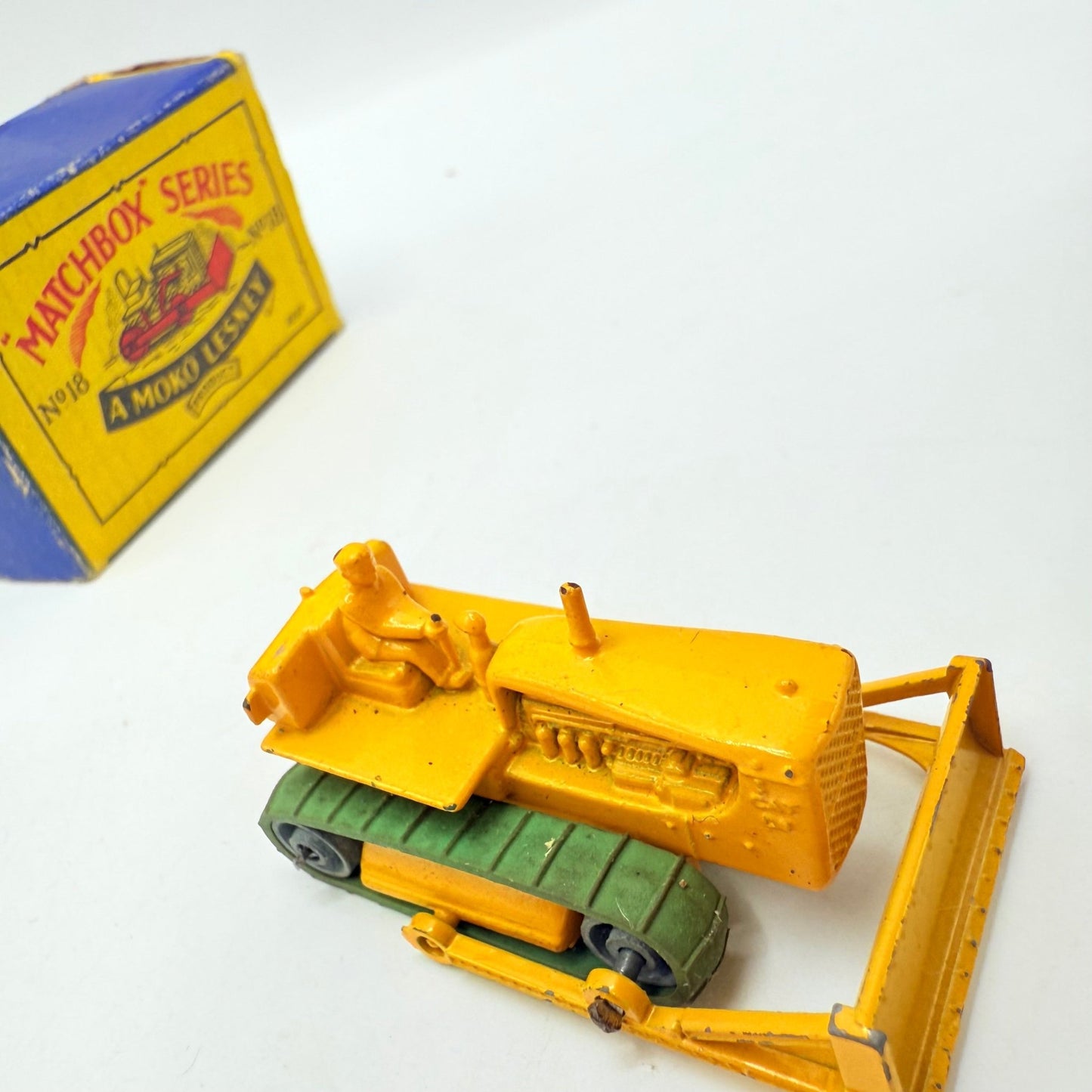 Matchbox Lesney 18b Caterpillar Bulldozer MW - Magic Matchbox