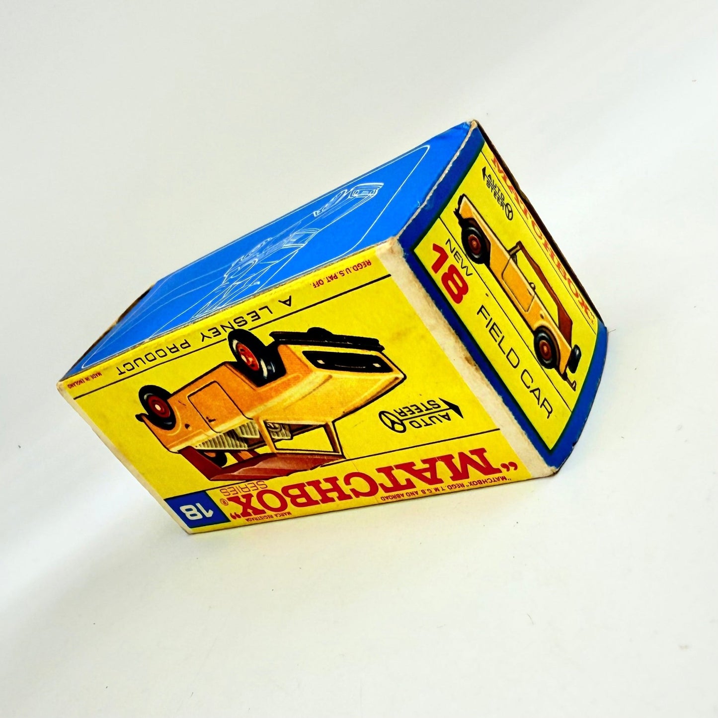 Matchbox Lesney 18e Field Car Red Hubs - Black grill & base - Magic Matchbox