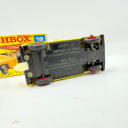 Matchbox Lesney 18e Field Car Red Hubs - Black grill & base - Magic Matchbox