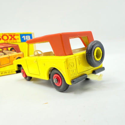 Matchbox Lesney 18e Field Car Red Hubs - Black grill & base - Magic Matchbox