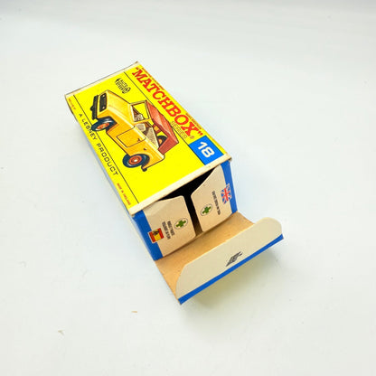 Matchbox Lesney 18e Field Car Red Hubs - Black grill & base - Magic Matchbox