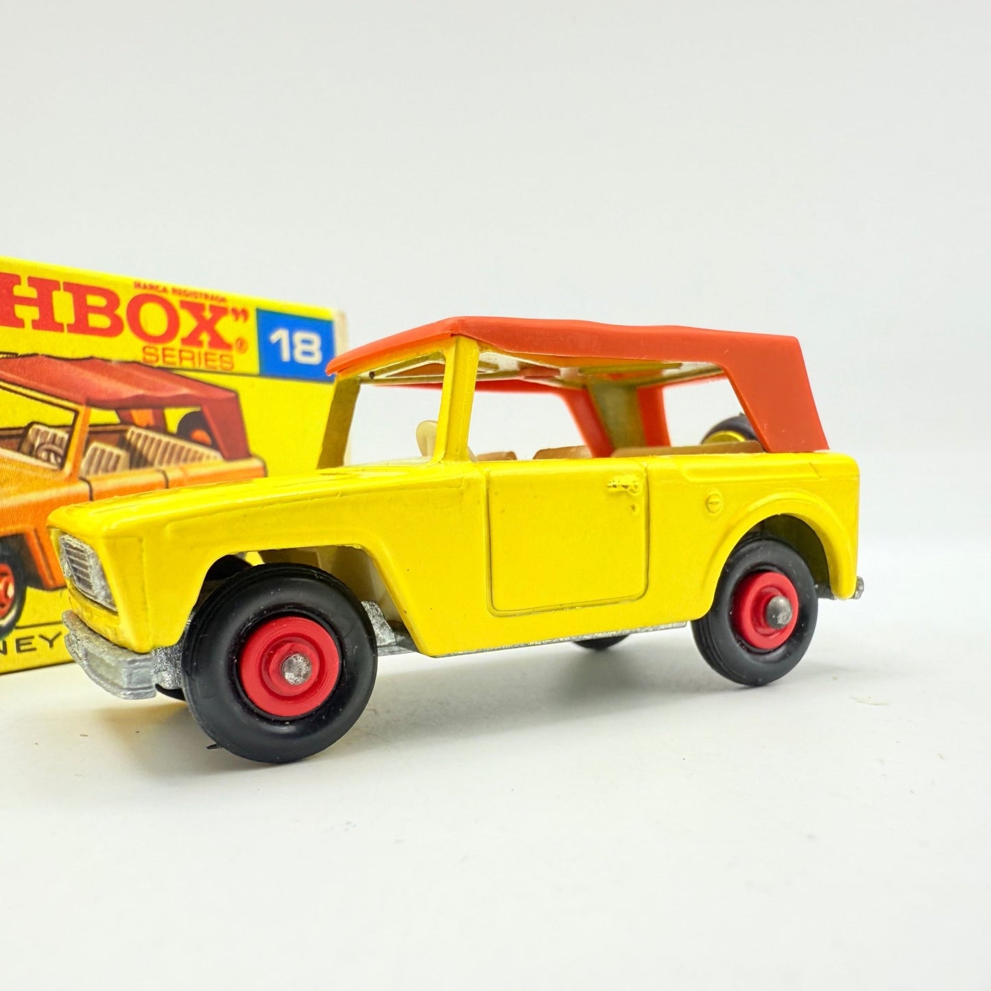 Matchbox Lesney 18e Field Car Red Hubs - Unpainted base - Magic Matchbox