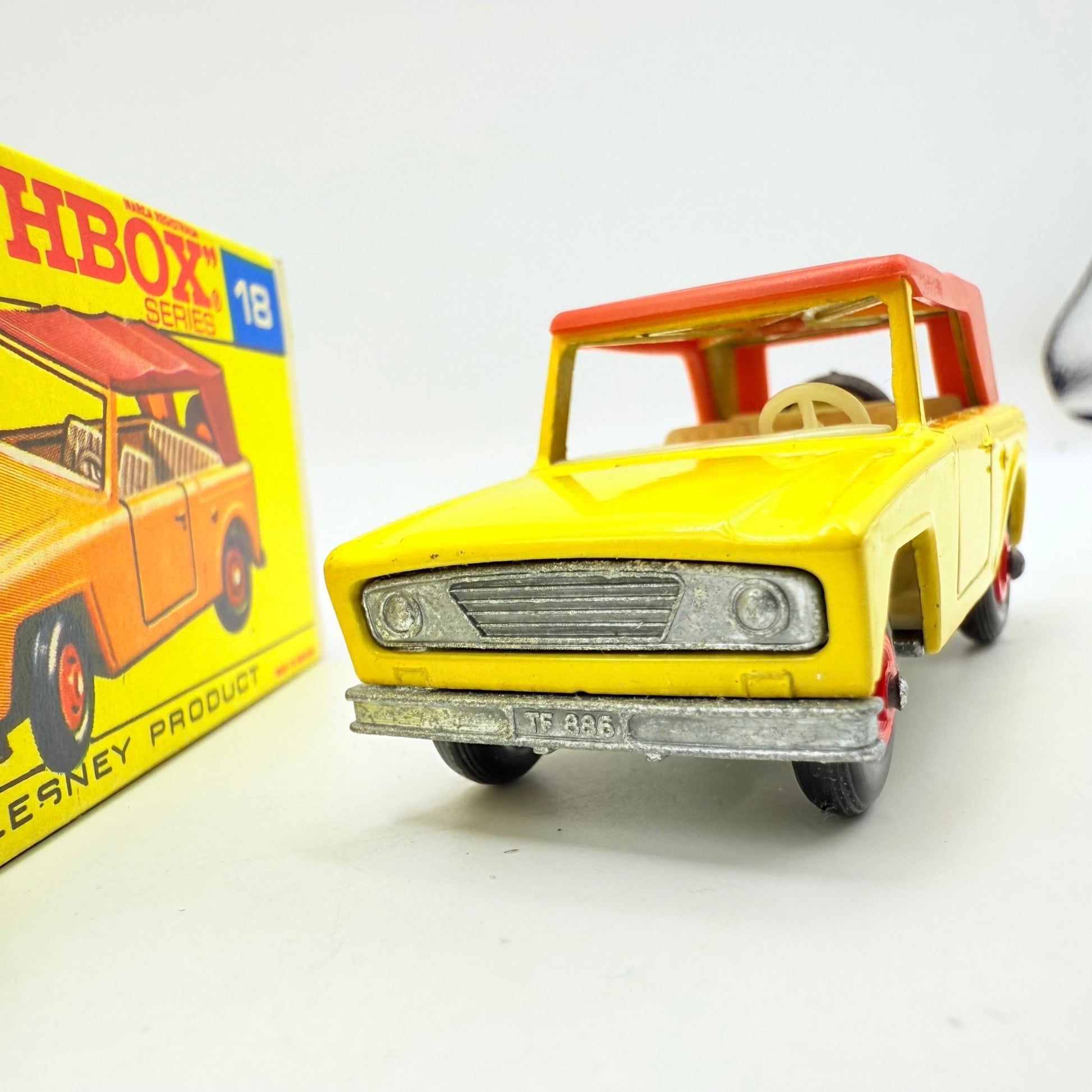 Matchbox Lesney 18e Field Car Red Hubs - Unpainted base - Magic Matchbox