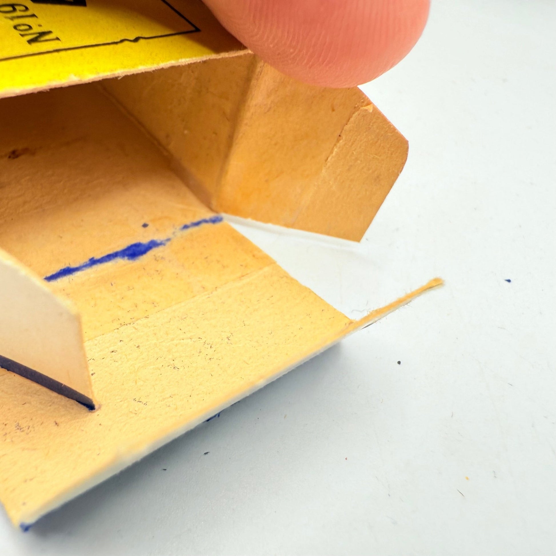 Matchbox Lesney 19a MG Sports Car MW Cream Damaged Box - Magic Matchbox