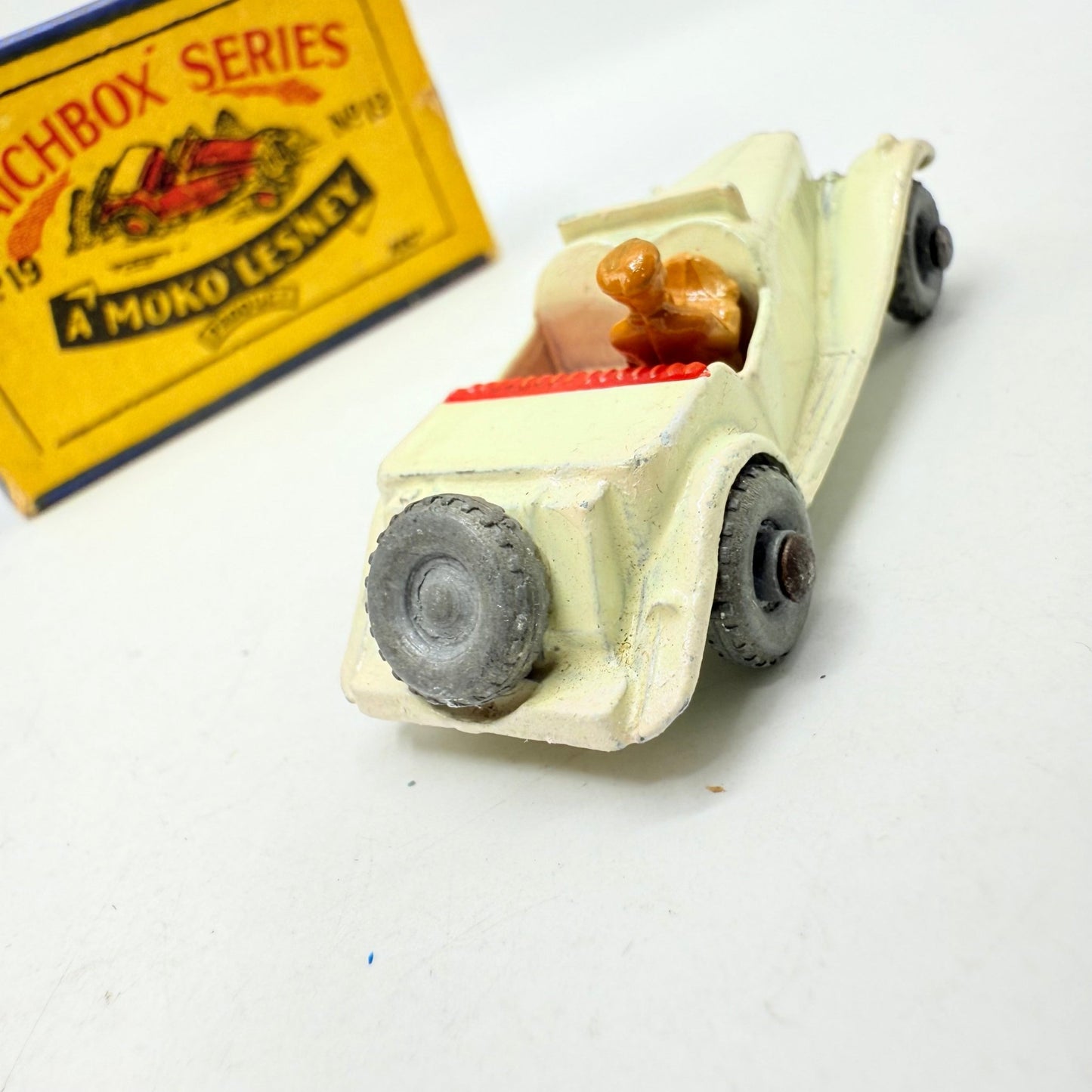 Matchbox Lesney 19a MG Sports Car MW off - white - Magic Matchbox