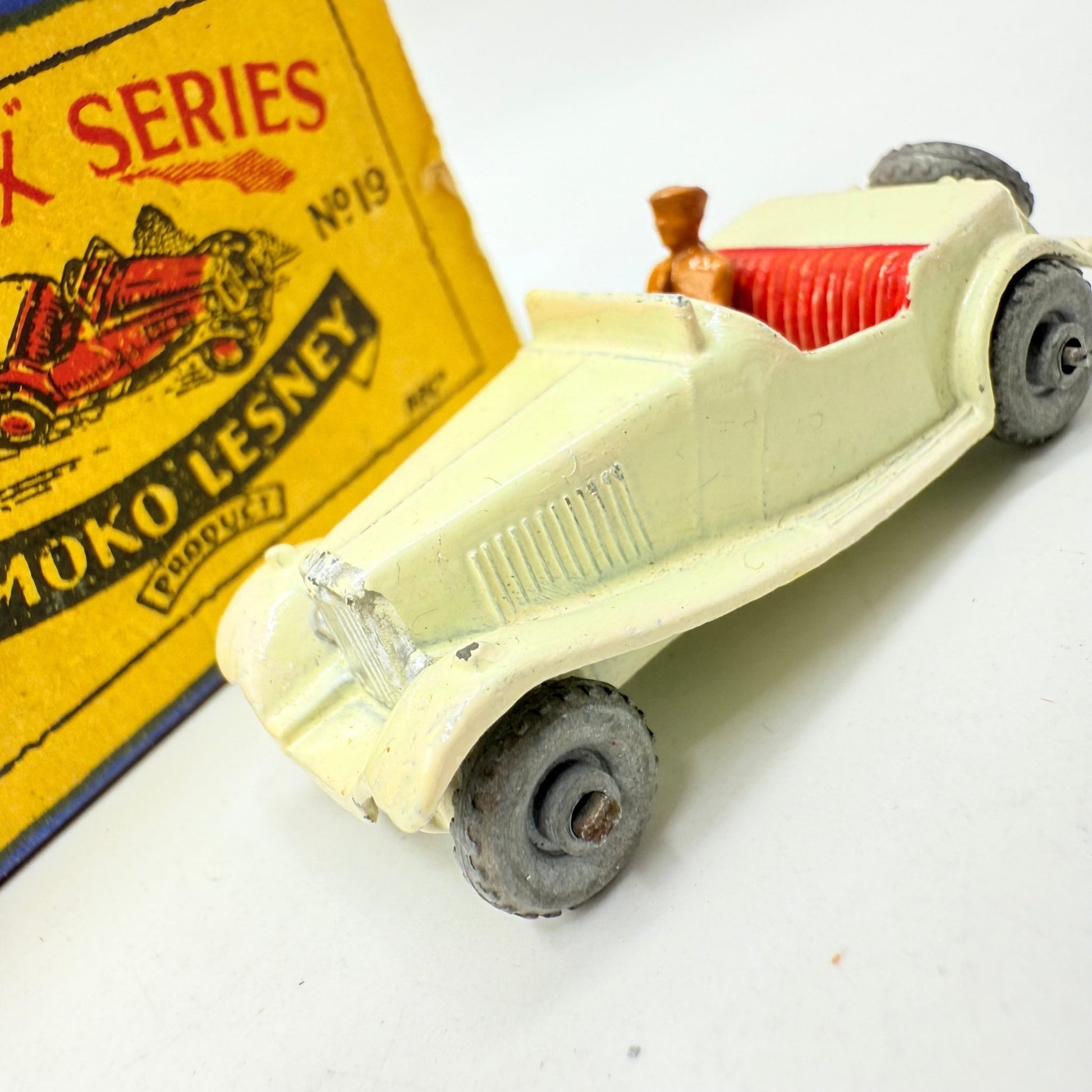 Matchbox Lesney 19a MG Sports Car MW off - white - Magic Matchbox
