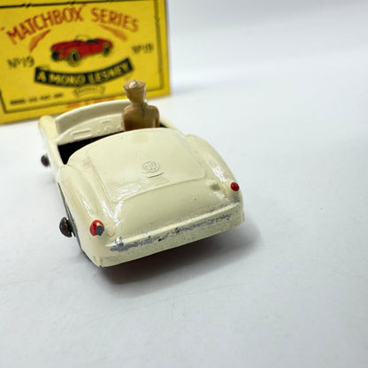 Matchbox Lesney 19b MGA Very RARE SILVER WHEELS - Magic Matchbox