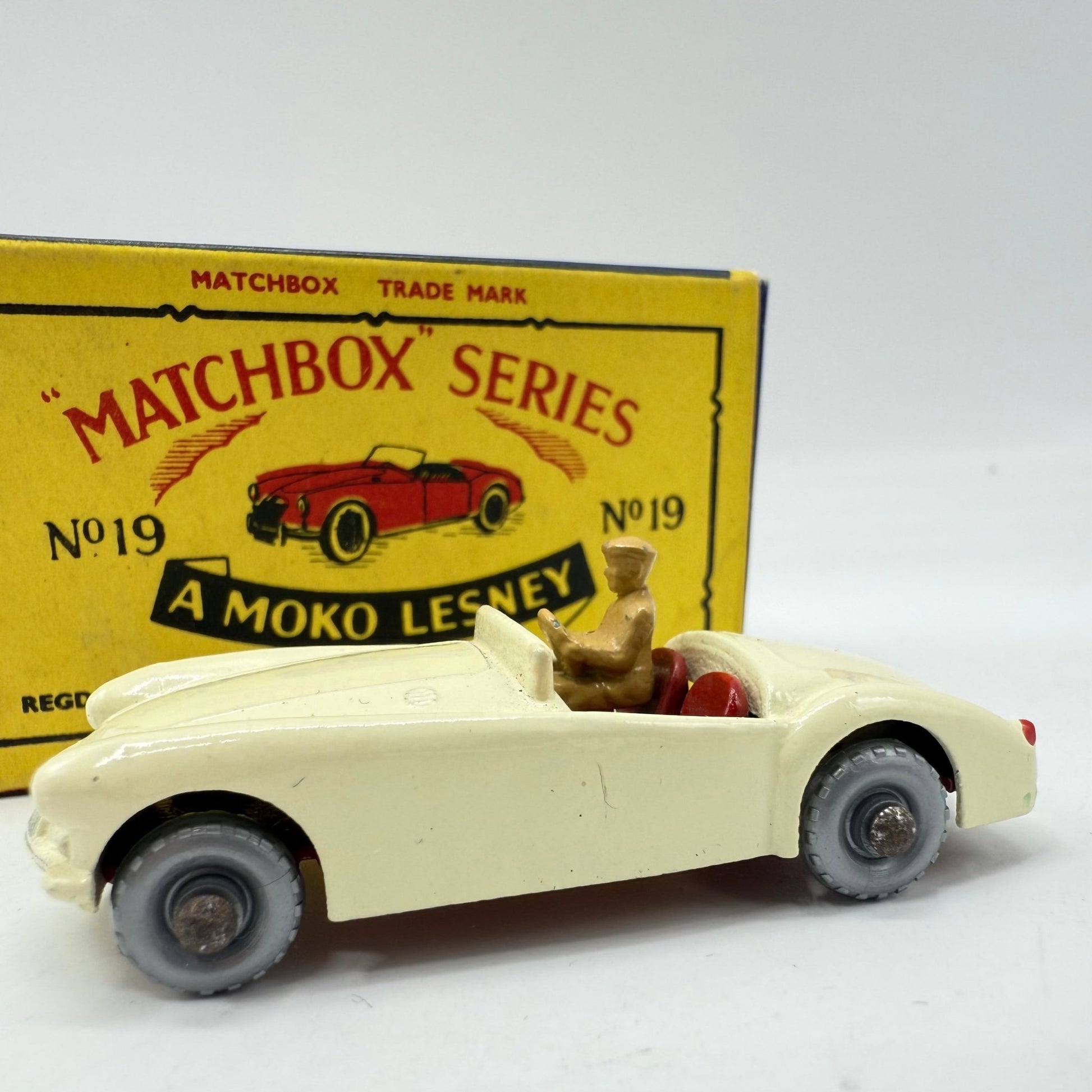 Matchbox Lesney 19b MGA Very RARE SILVER WHEELS - Magic Matchbox