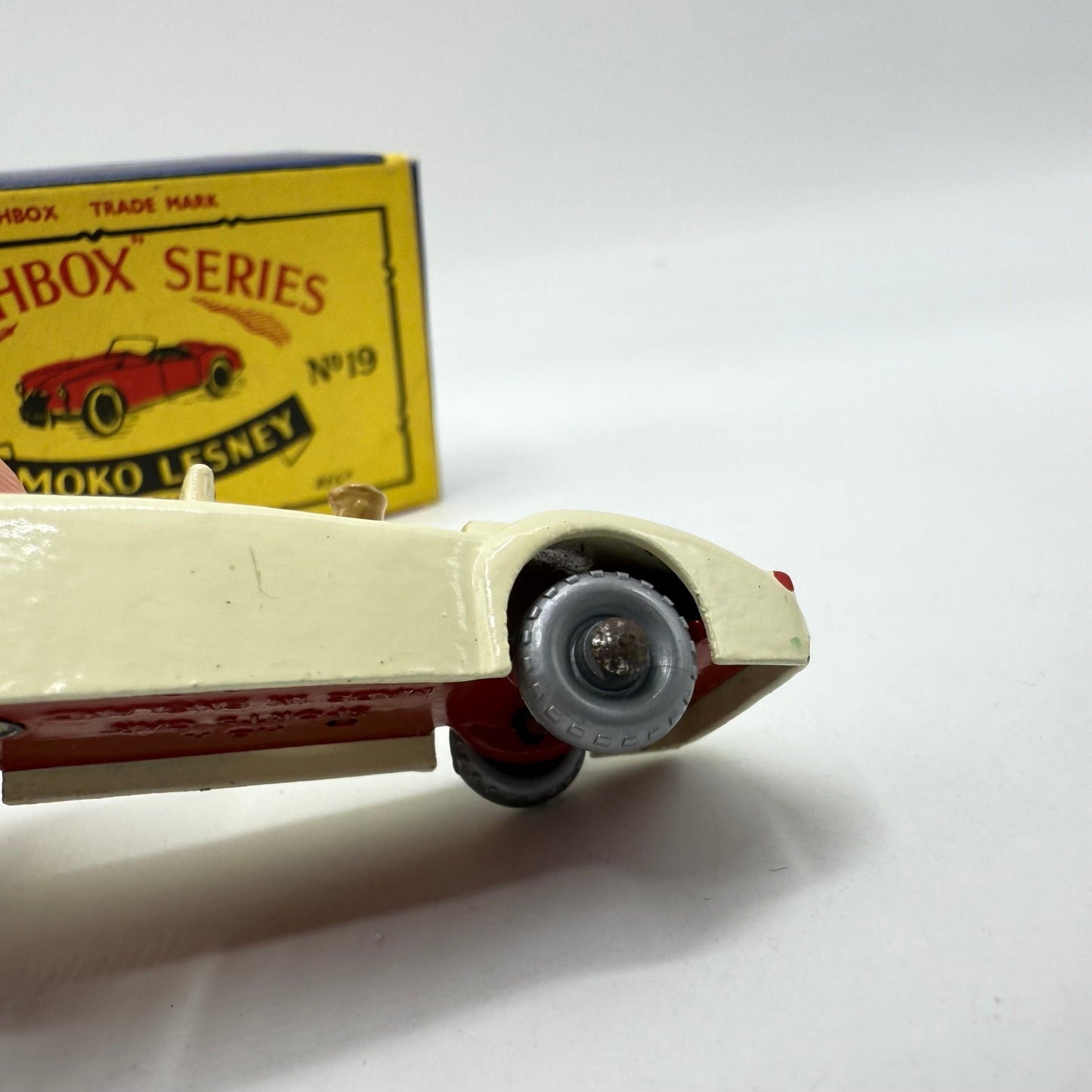 Matchbox Lesney 19b MGA Very RARE SILVER WHEELS - Magic Matchbox