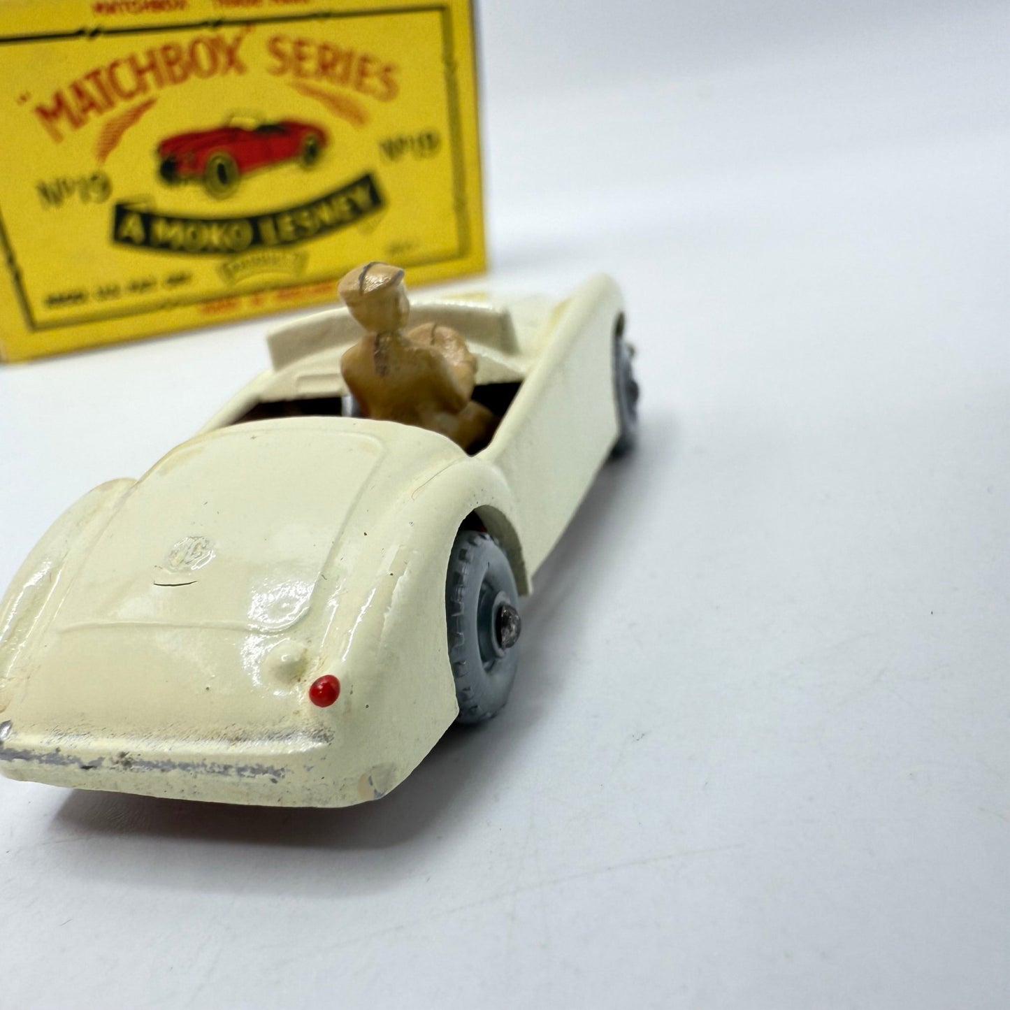 Matchbox Lesney 19b MGA Very RARE SILVER WHEELS - Magic Matchbox