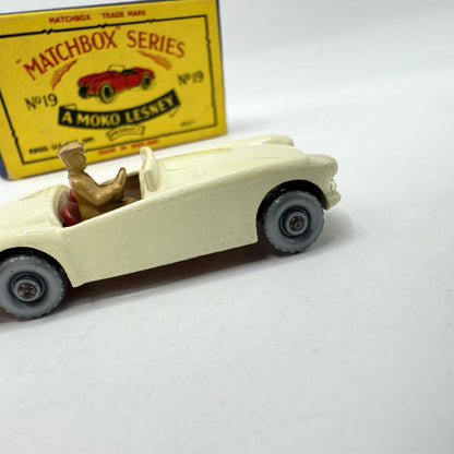 Matchbox Lesney 19b MGA Very RARE SILVER WHEELS - Magic Matchbox