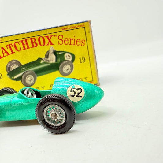 Matchbox Lesney 19c Aston Martin DBR5 Racing Car & Driver RN 52 - Magic Matchbox