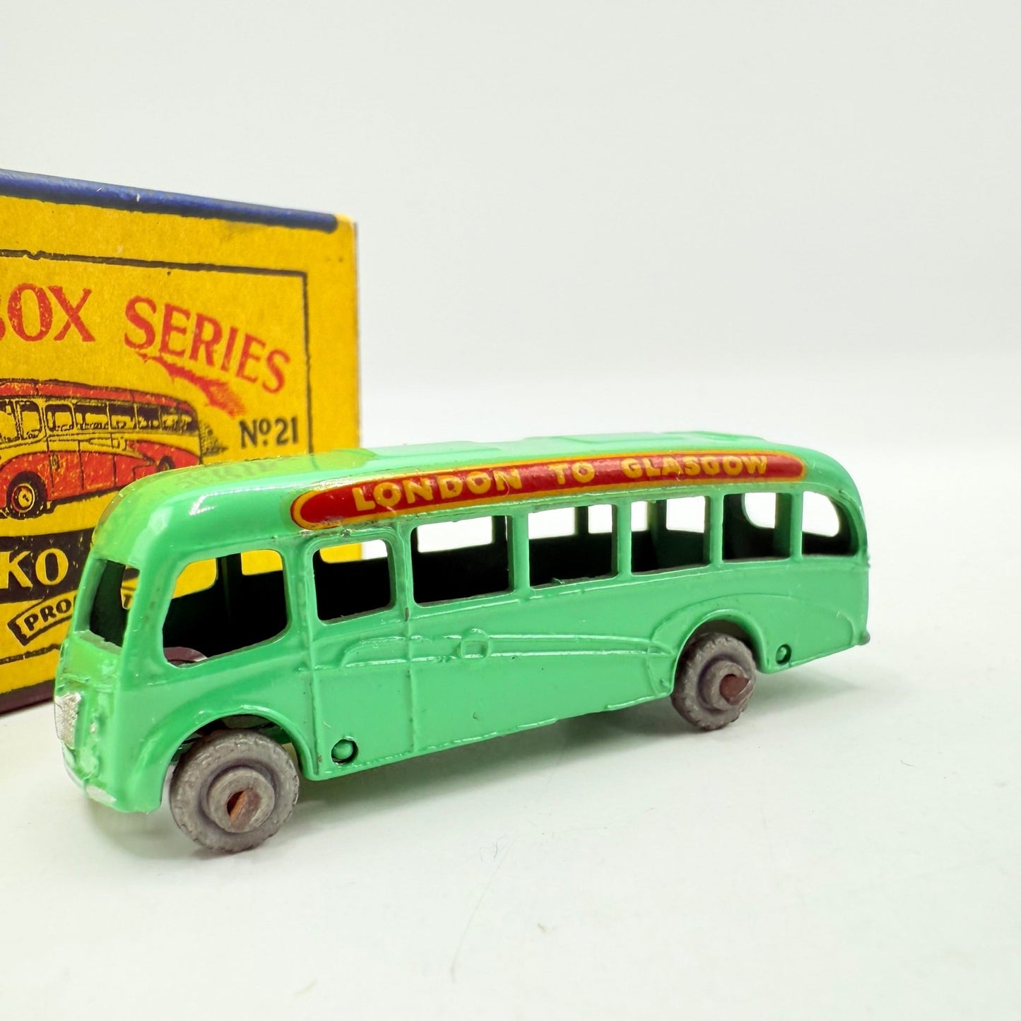 Matchbox Lesney 21a Bedford Luxury Coach MW - Magic Matchbox