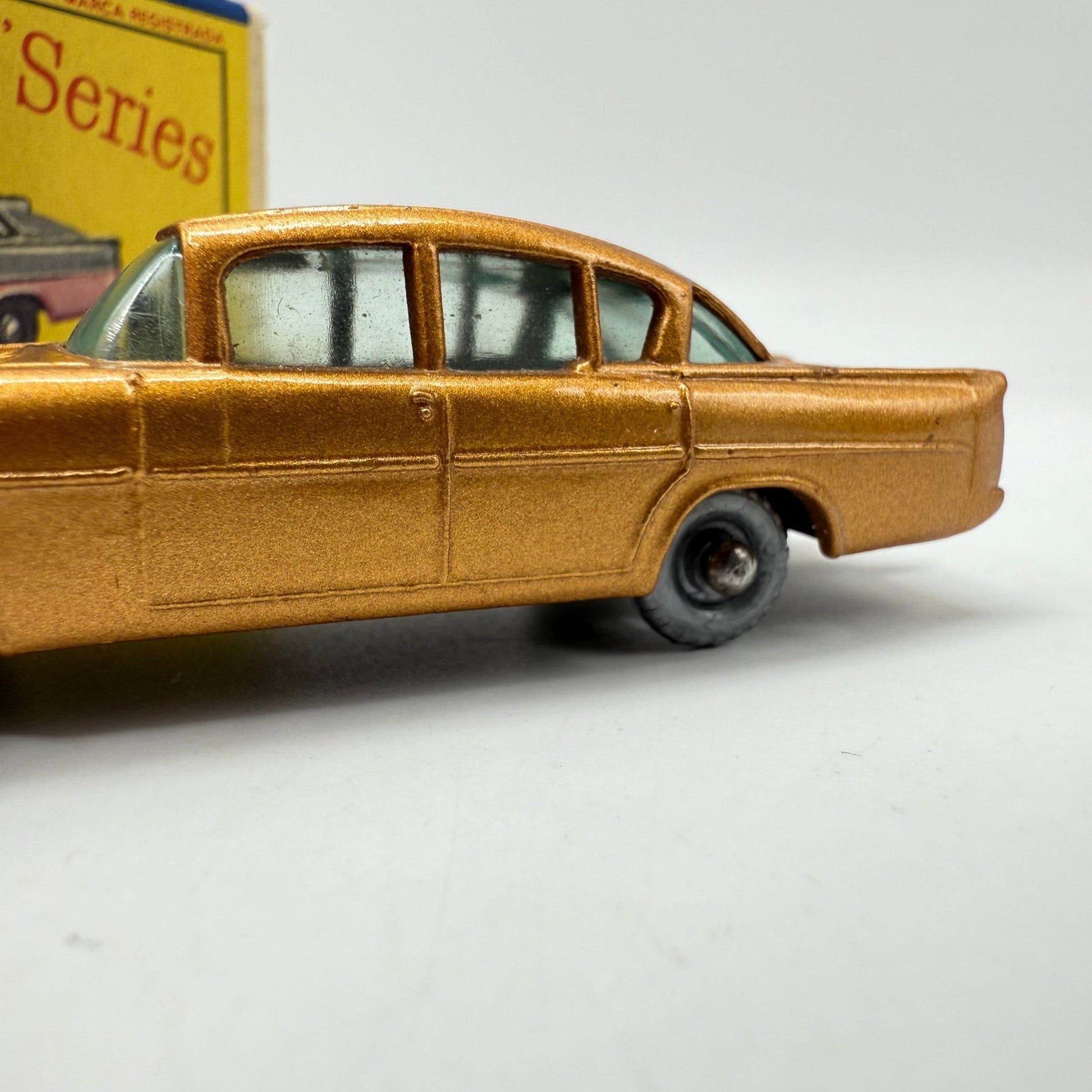 Matchbox Lesney 22b Vauxhall Cresta PA SPW Metallic Gold - Magic Matchbox