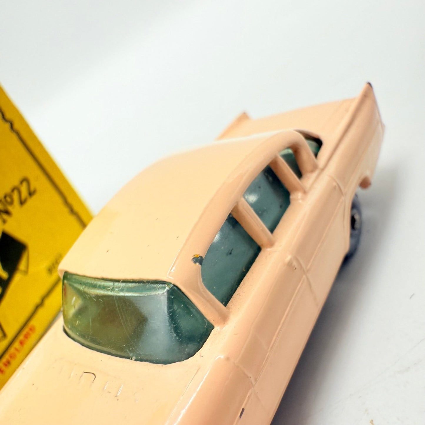 Matchbox Lesney 22b Vauxhall Cresta Pink with windows GPW - Magic Matchbox