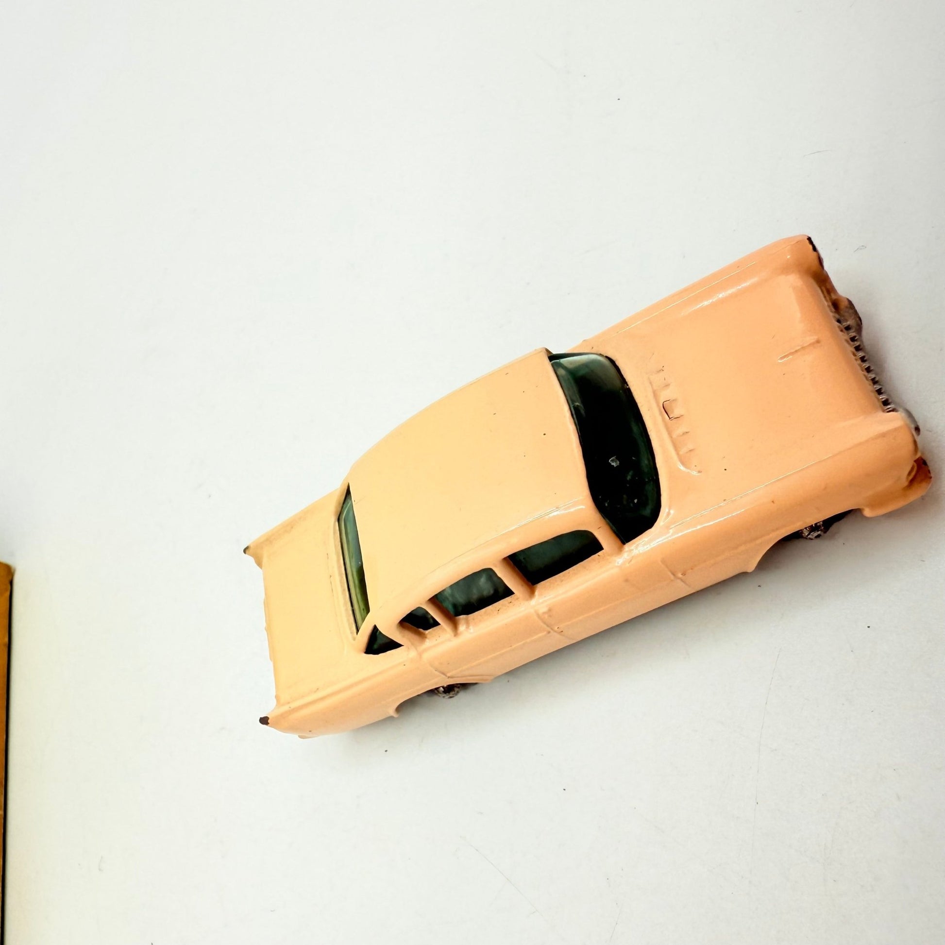 Matchbox Lesney 22b Vauxhall Cresta Pink with windows GPW - Magic Matchbox