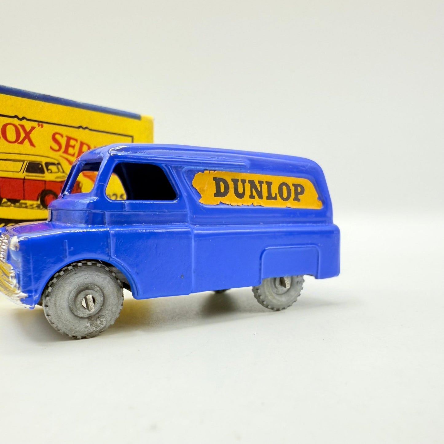 Matchbox Lesney 25a Bedford Dunlop Van MW - Magic Matchbox