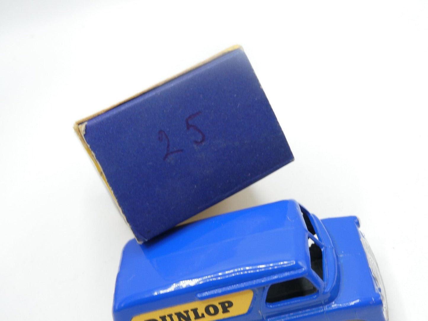 Matchbox Lesney 25a Bedford Dunlop Van MW - Magic Matchbox
