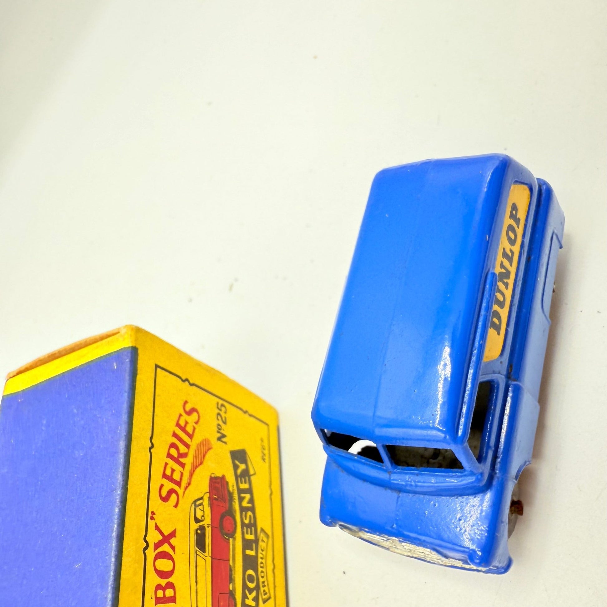 Matchbox Lesney 25a Bedford Dunlop Van MW - Magic Matchbox