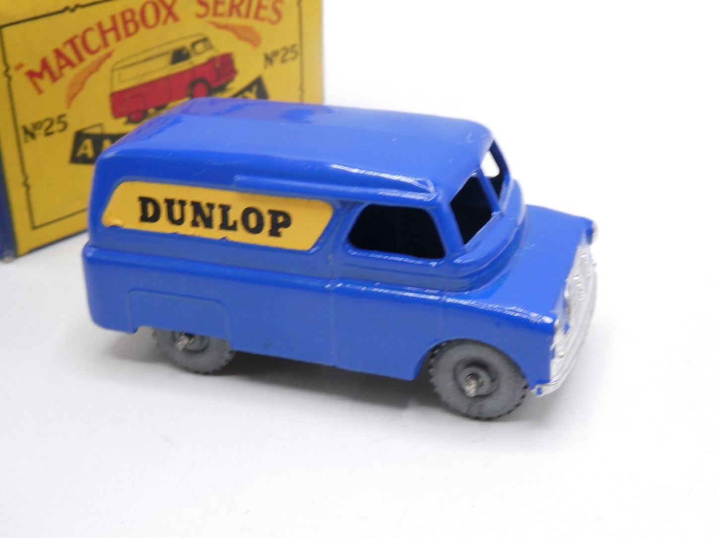 Matchbox Lesney 25a Bedford Dunlop Van MW - Magic Matchbox