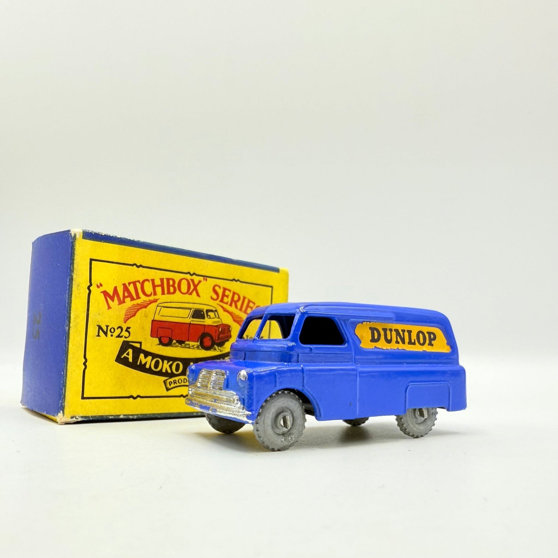 Matchbox Lesney 25a Bedford Dunlop Van MW - Magic Matchbox