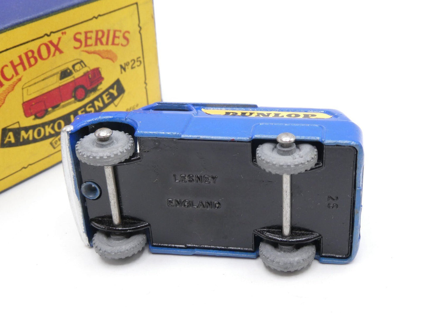 Matchbox Lesney 25a Bedford Dunlop Van MW - Magic Matchbox