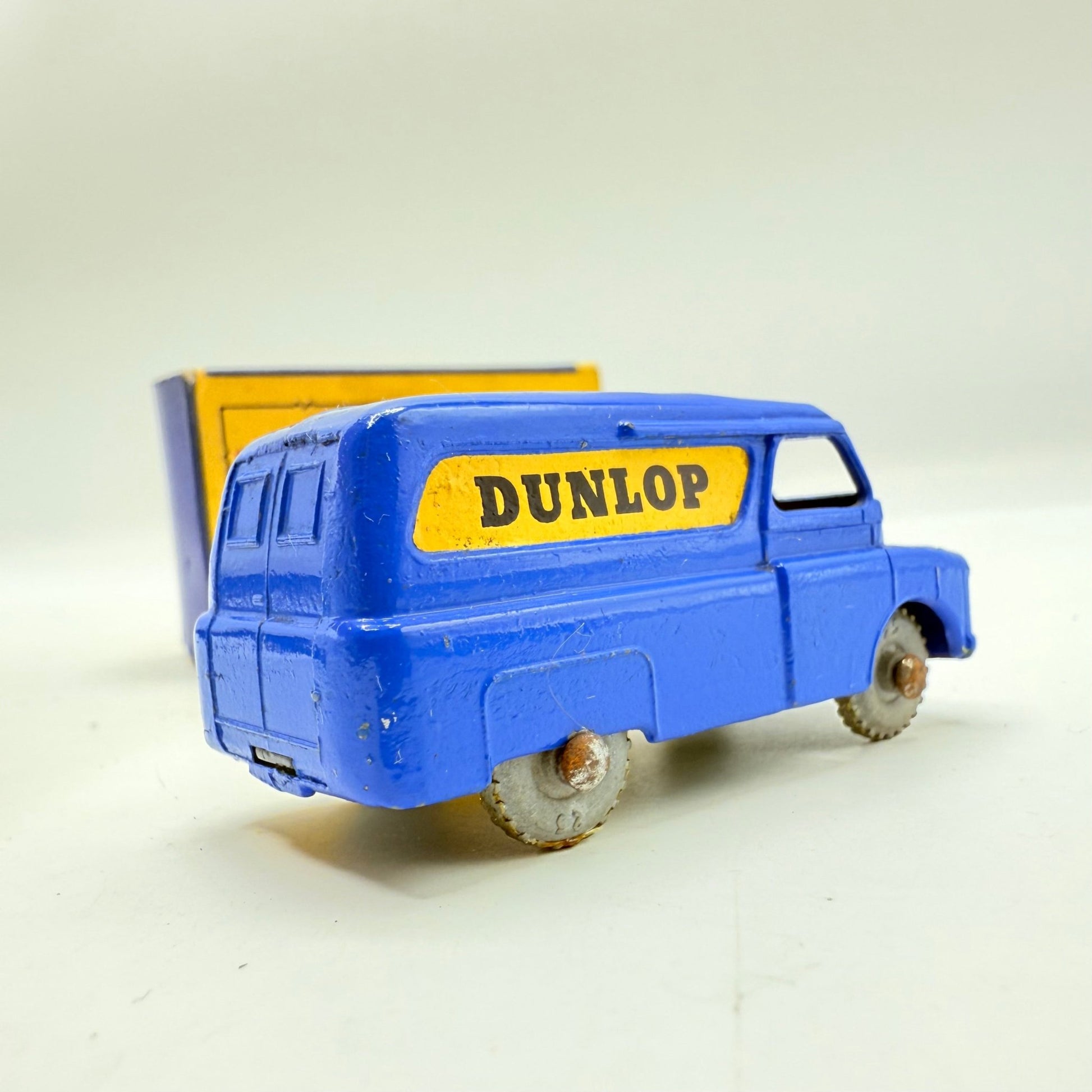 Matchbox Lesney 25a Bedford Dunlop Van MW - Magic Matchbox